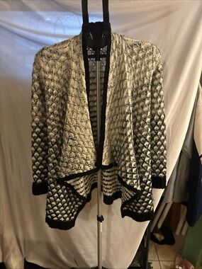 Romeo & Juliet Couture Black and White Open-Front Knit Cardigan